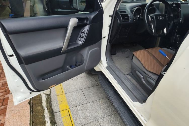 Used Toyota Prado 2010 2.7L Automatic Standard Edition Driver Seat