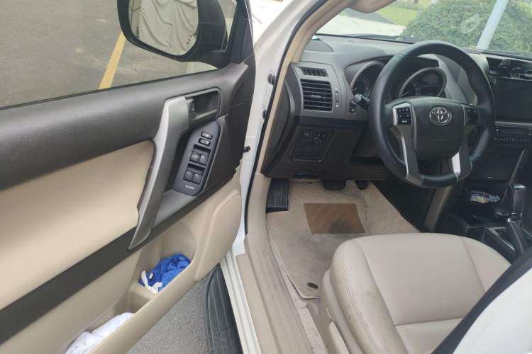 Used Toyota Prado 2010 2.7L Automatic Standard Edition Driver Seat