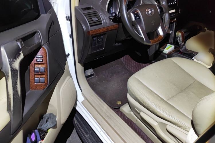 Used Toyota Prado 2010 2.7L Automatic Luxury Edition Driver Seat