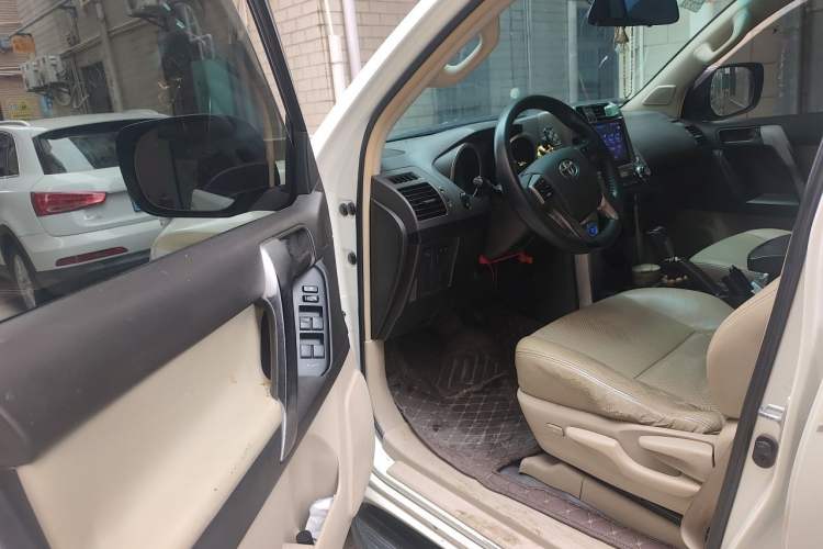 Used Toyota Prado 2010 2.7L Automatic Deluxe Edition Driver Seat