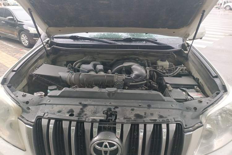 Used Toyota Prado 2010 4.0L Automatic TX-L Engine Bay
