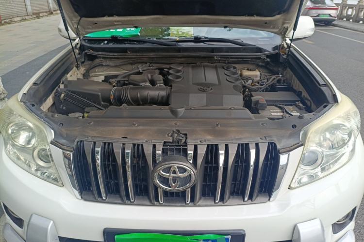 Used Toyota Prado 2010 4.0L Automatic TX-L Engine Bay