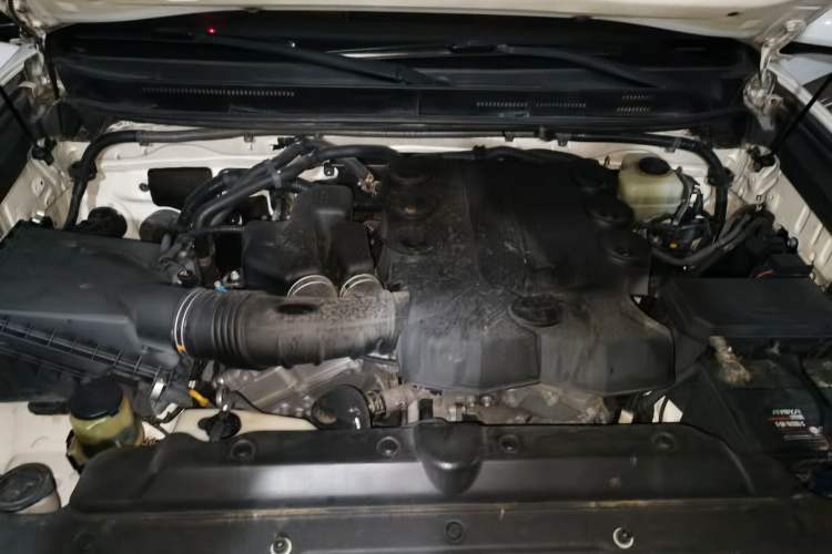 Used Toyota Prado 2010 4.0L Automatic TX-L Engine Bay