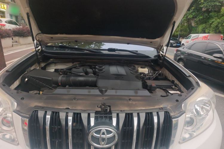 Used Toyota Prado 2010 4.0L Automatic TX Engine Bay