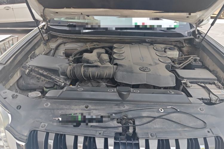 Used Toyota Prado 2010 4.0L Automatic TX-L Engine Bay