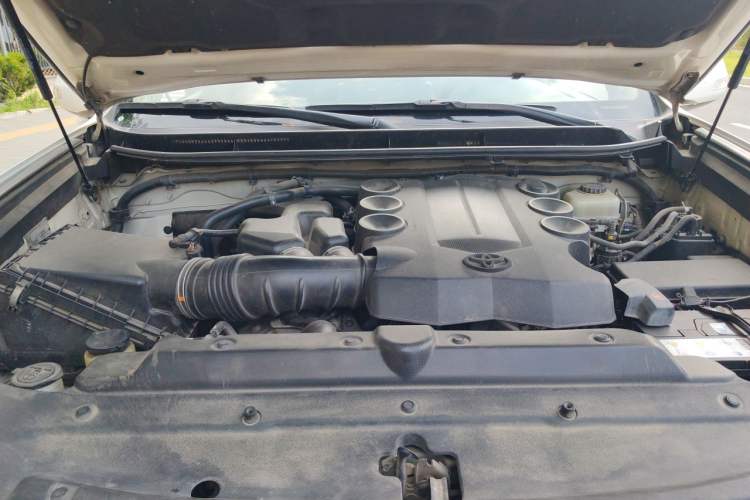 Used Toyota Prado 2010 4.0L Automatic TX-L Engine Bay