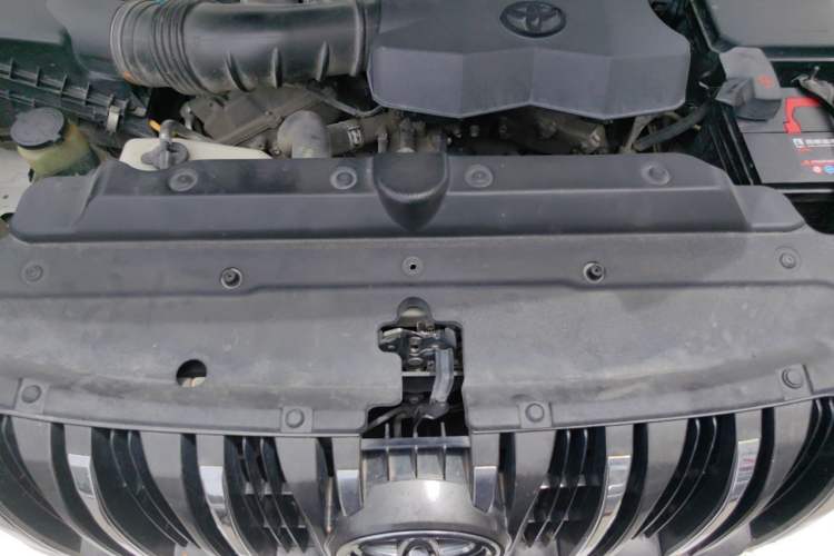 Used Toyota Prado 2010 4.0L Automatic TX-L Engine Bay