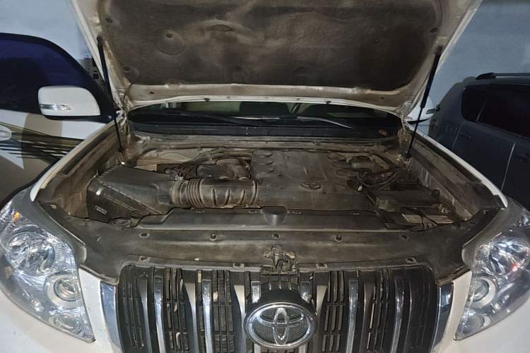 Used Toyota Prado 2010 4.0L Automatic TX-L NAVI Engine Bay