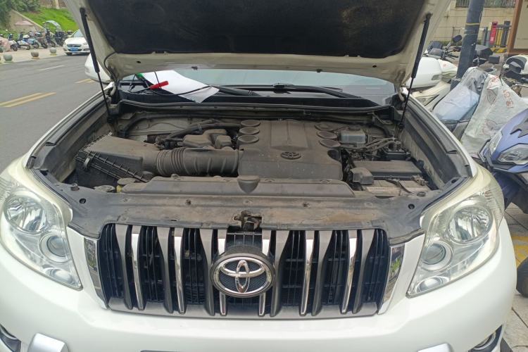 Used Toyota Prado 2010 4.0L Automatic TX-L Engine Bay