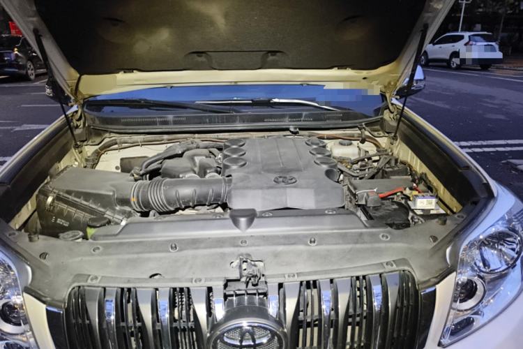 Used Toyota Prado 2010 4.0L Automatic TX-L Engine Bay