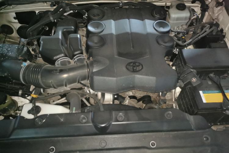 Used Toyota Prado 2010 4.0L Automatic TX Engine Bay