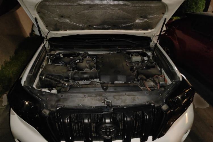 Used Toyota Prado 2010 4.0L Automatic TX-L Engine Bay