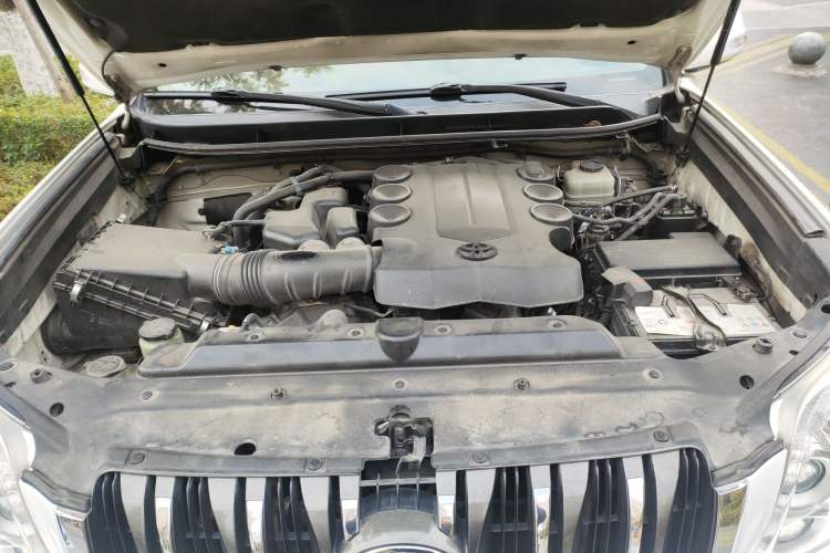 Used Toyota Prado 2010 4.0L Automatic TX-L Engine Bay