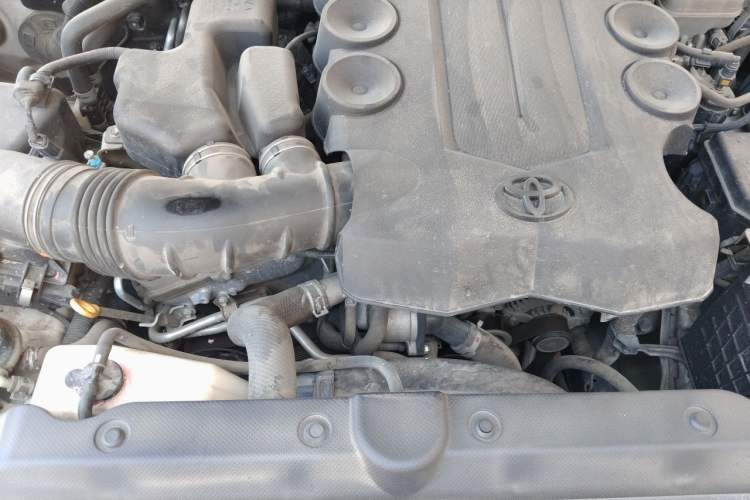 Used Toyota Prado 2010 4.0L Automatic TX-L Engine Bay