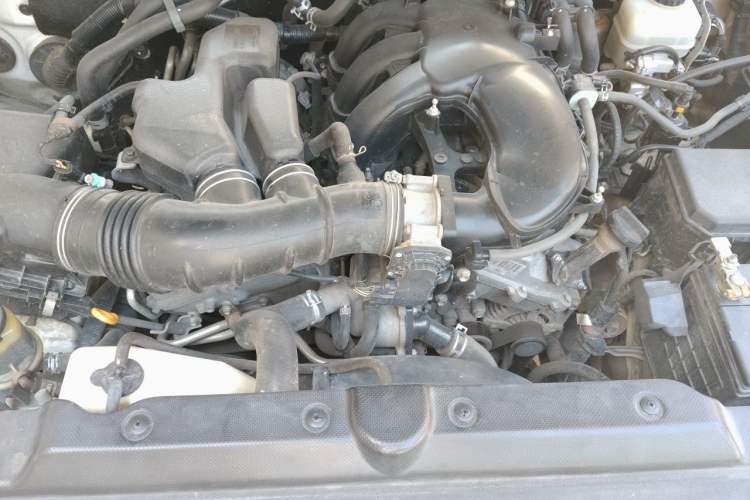 Used Toyota Prado 2010 4.0L Automatic TX-L Engine Bay