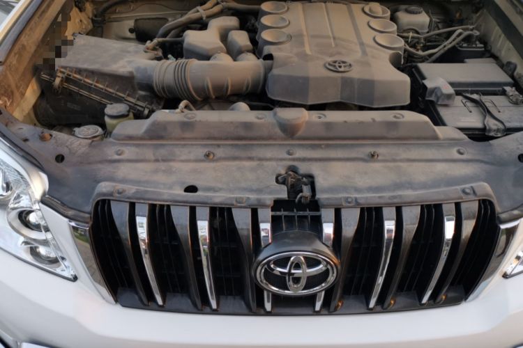 Used Toyota Prado 2010 4.0L Automatic TX-L Engine Bay