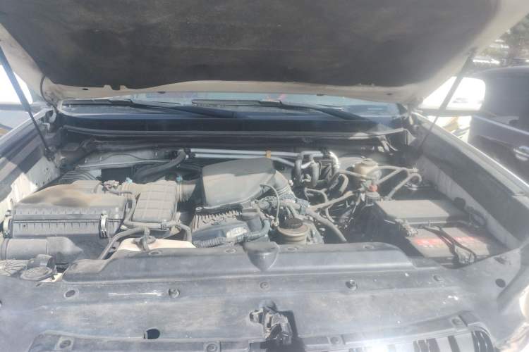 Used Toyota Prado 2010 2.7L Automatic Deluxe Edition Engine Bay