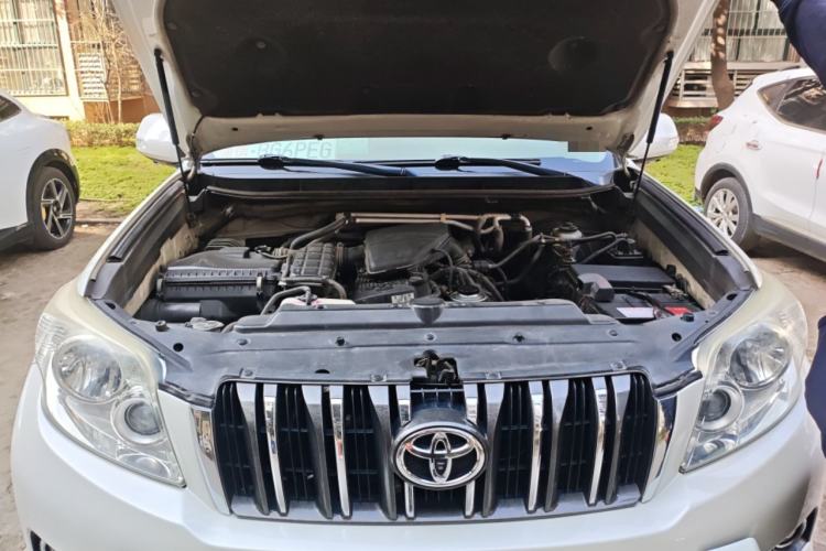 Used Toyota Prado 2010 2.7L Automatic Deluxe Edition Engine Bay