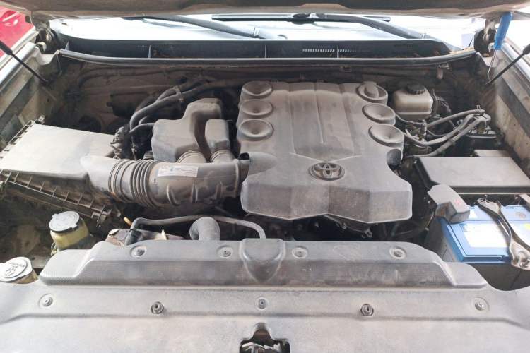 Used Toyota Prado 2010 4.0L Automatic TX-L Engine Bay
