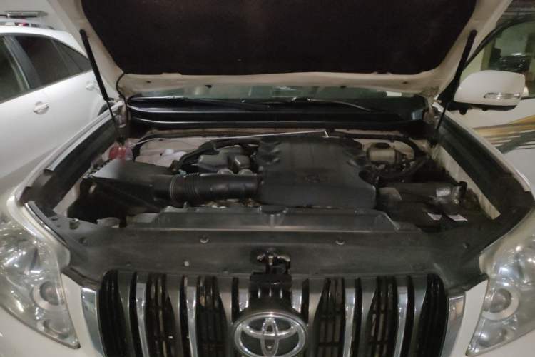 Used Toyota Prado 2010 4.0L Automatic TX-L NAVI Engine Bay