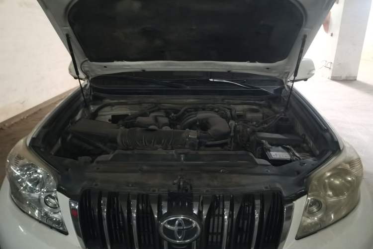 Used Toyota Prado 2010 4.0L Automatic TX-L Engine Bay