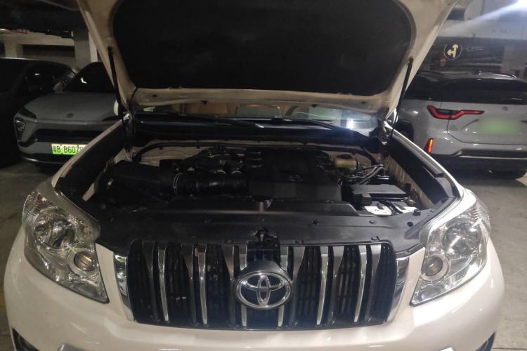 Used Toyota Prado 2010 4.0L Automatic TX-L Engine Bay