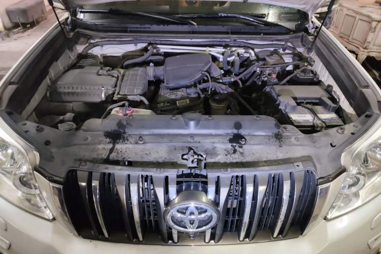 Used Toyota Prado 2010 2.7L Automatic Deluxe Edition Engine Bay