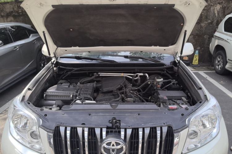 Used Toyota Prado 2010 2.7L Automatic Deluxe Edition Engine Bay