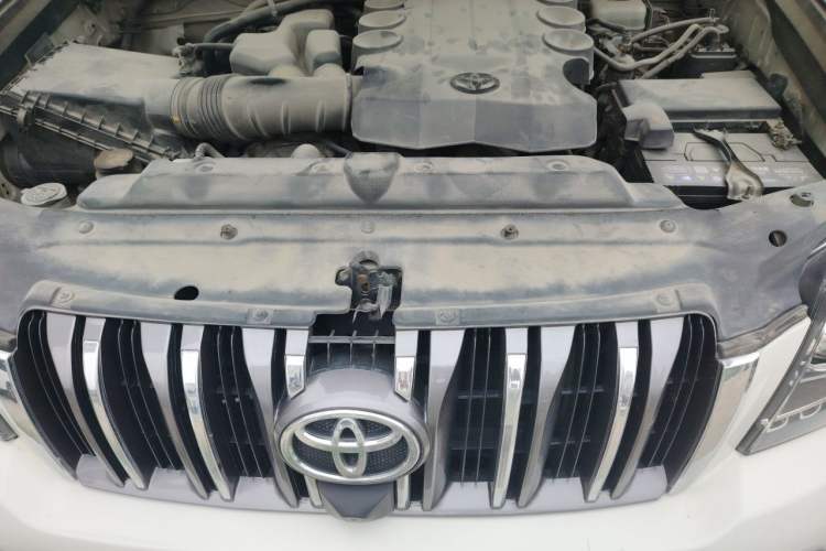 Used Toyota Prado 2010 4.0L Automatic TX-L NAVI Engine Bay