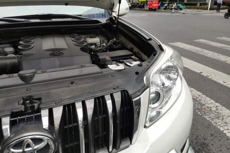 Used Toyota Prado 2010 4.0L Automatic TX-L Engine Bay Left