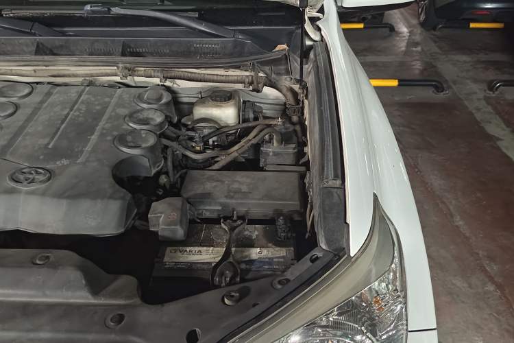 Used Toyota Prado 2010 4.0L Automatic TX-L Engine Bay Left