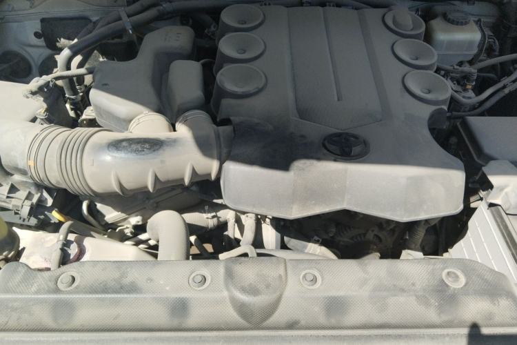 Used Toyota Prado 2010 4.0L Automatic TX-L Engine Bay
