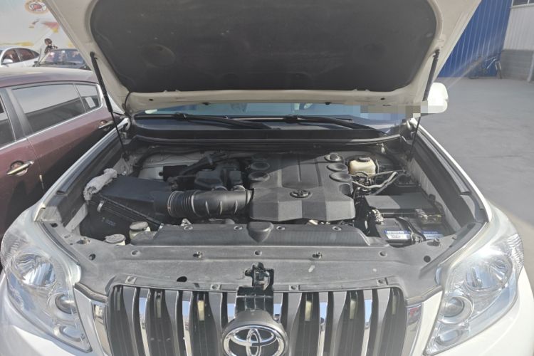 Used Toyota Prado 2010 4.0L Automatic TX-L Engine Bay