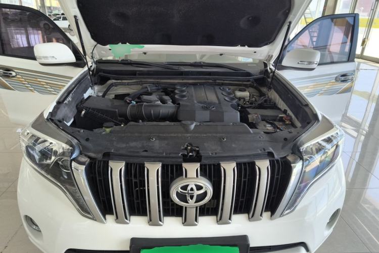 Used Toyota Prado 2010 4.0L Automatic TX-L Engine Bay
