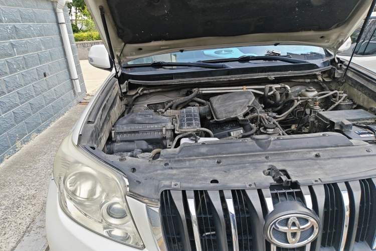 Used Toyota Prado 2010 2.7L Automatic Standard Edition Engine Bay Right