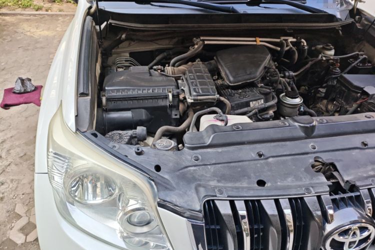 Used Toyota Prado 2010 2.7L Automatic Deluxe Edition Engine Bay Right