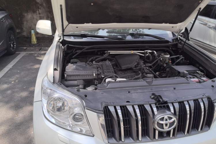 Used Toyota Prado 2010 2.7L Automatic Deluxe Edition Engine Bay Right
