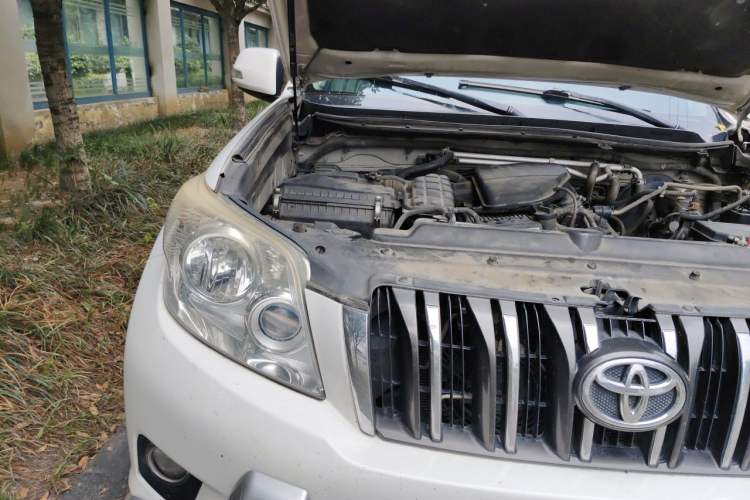 Used Toyota Prado 2010 2.7L Automatic Deluxe Edition Engine Bay Right