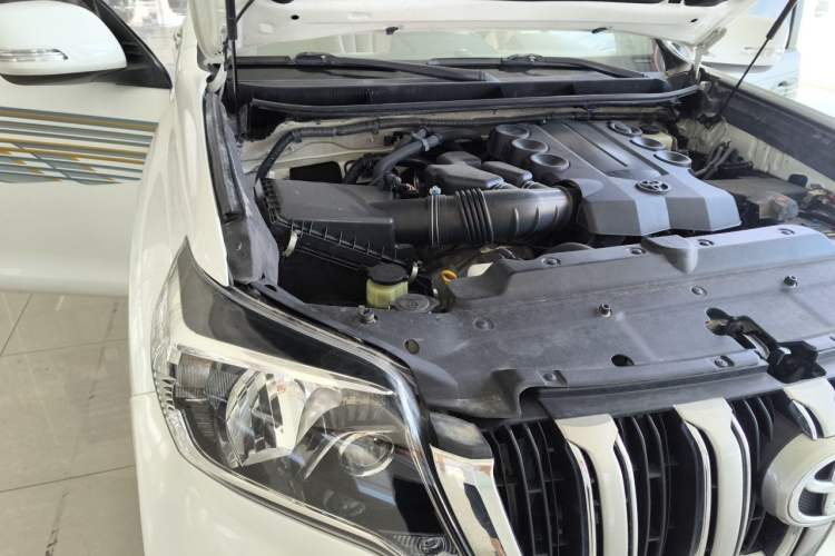 Used Toyota Prado 2010 4.0L Automatic TX-L Engine Bay Right