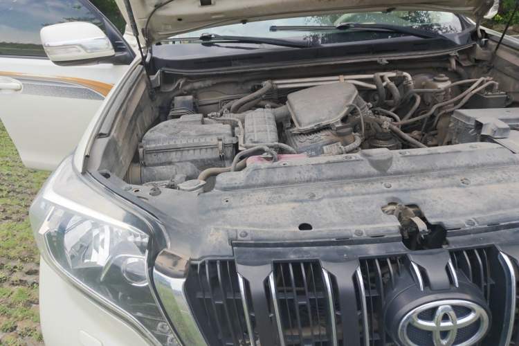 Used Toyota Prado 2010 2.7L Automatic Deluxe Edition Engine Bay Right