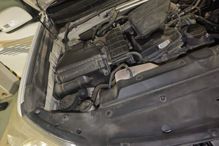 Used Toyota Prado 2010 2.7L Automatic Deluxe Edition Engine Bay Right