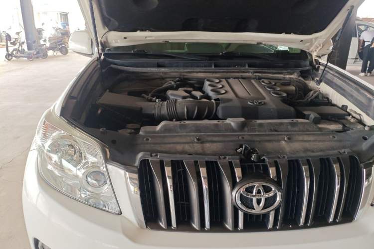 Used Toyota Prado 2010 4.0L Automatic TX-L Engine Bay Right