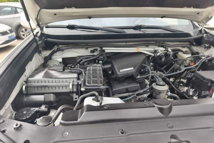 Used Toyota Prado 2010 2.7L Automatic Deluxe Edition Engine Bay Right