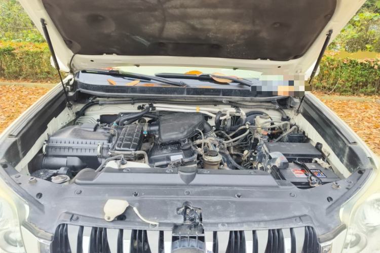 Used Toyota Prado 2010 2.7L Manual Transmission Engine Bay