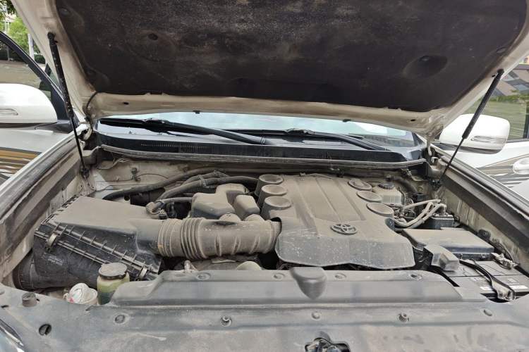 Used Toyota Prado 2010 4.0L Automatic TX-L Engine Bay