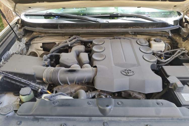 Used Toyota Prado 2010 4.0L Automatic TX-L Engine Bay