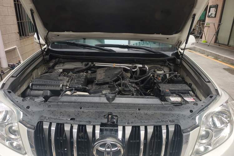 Used Toyota Prado 2010 2.7L Automatic Deluxe Edition Engine Bay
