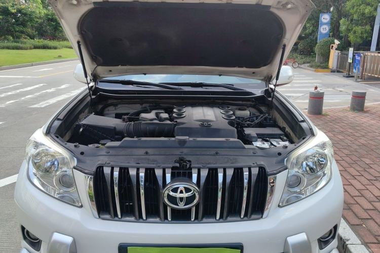 Used Toyota Prado 2010 4.0L Automatic TX-L NAVI Engine Bay