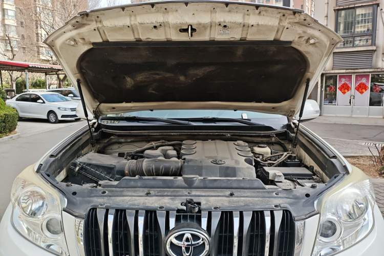 Used Toyota Prado 2010 4.0L Automatic TX-L Engine Bay
