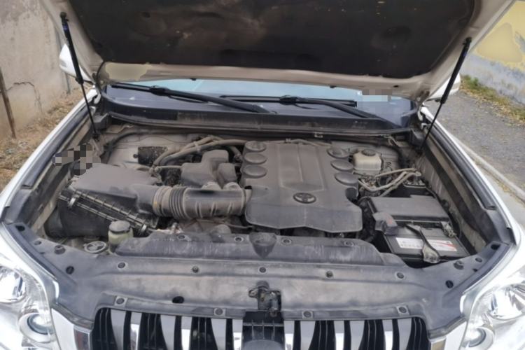 Used Toyota Prado 2010 4.0L Automatic TX-L Engine Bay